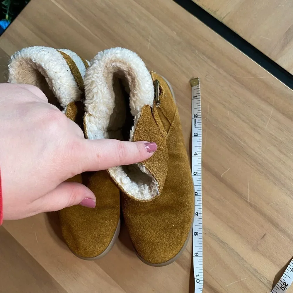 Brown koolaburra booties‎